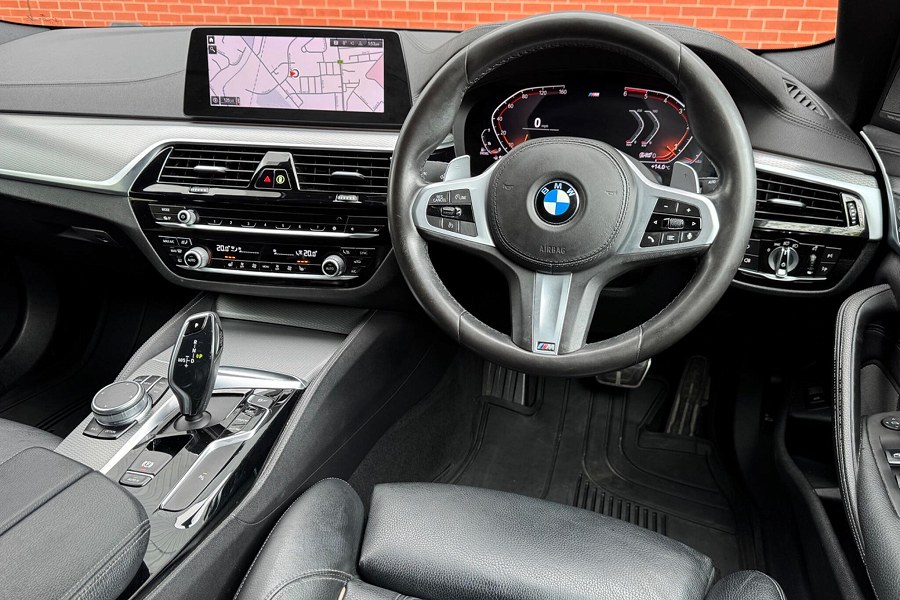 2019 BMW 5 Series photo 3