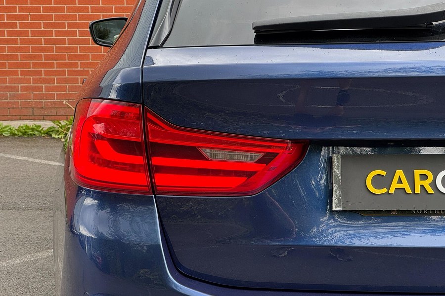 2019 BMW 5 Series photo 13
