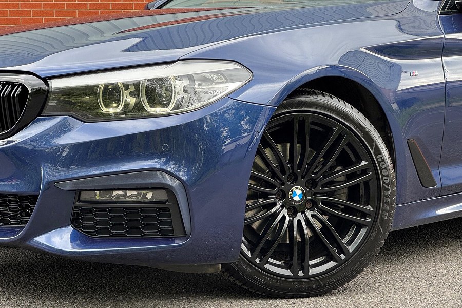 2019 BMW 5 Series photo 12