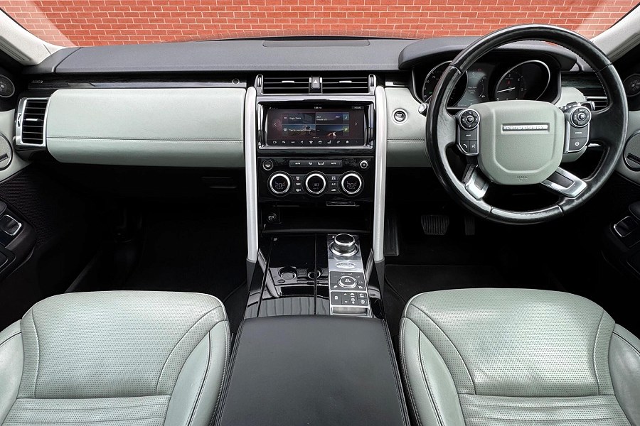 2017 Land Rover Discovery photo 14