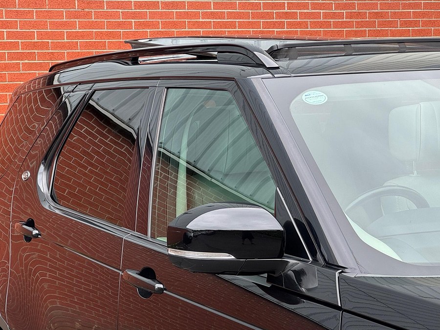 2017 Land Rover Discovery photo 12