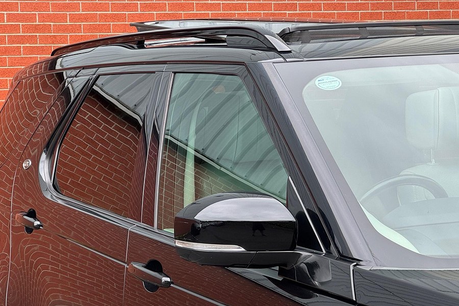 2017 Land Rover Discovery photo 12