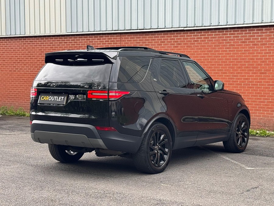 2017 Land Rover Discovery photo 2