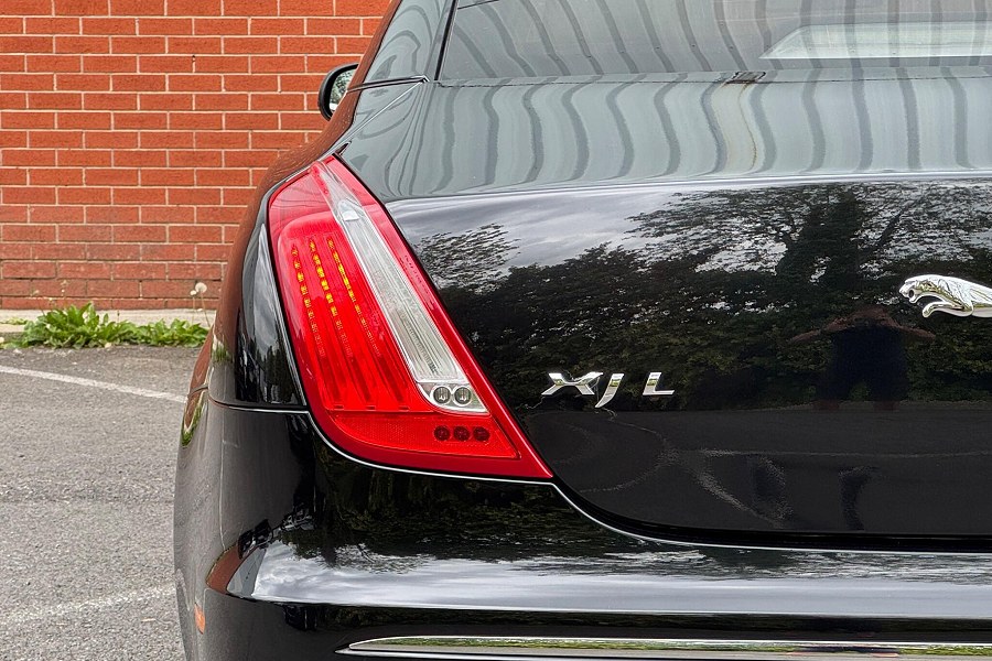 2014 Jaguar XJ photo 14
