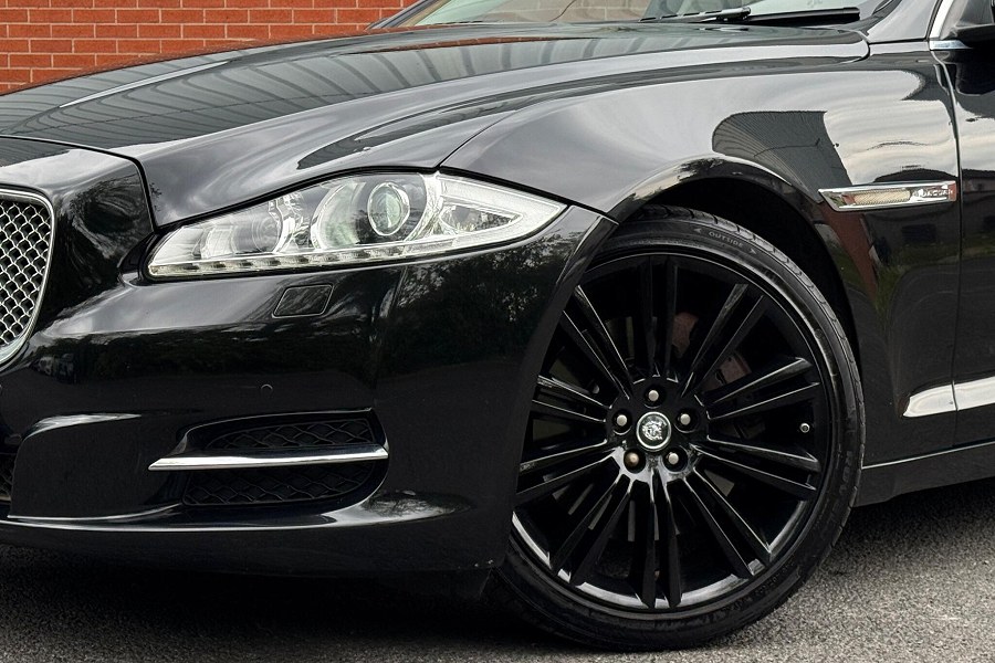 2014 Jaguar XJ photo 13