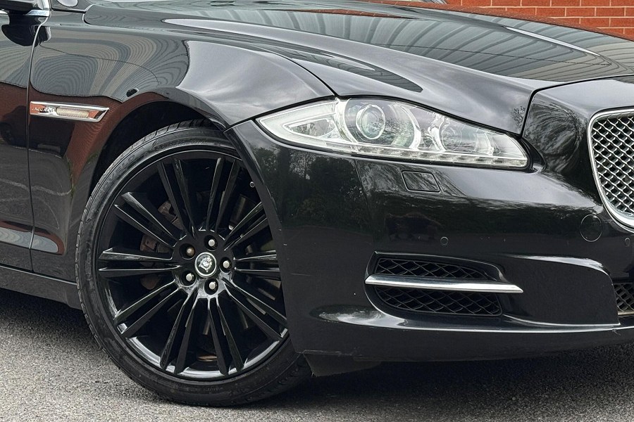 2014 Jaguar XJ photo 10