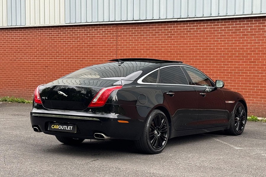 Jaguar XJ photo 2