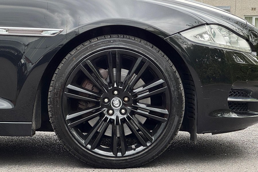 2014 Jaguar XJ photo 12