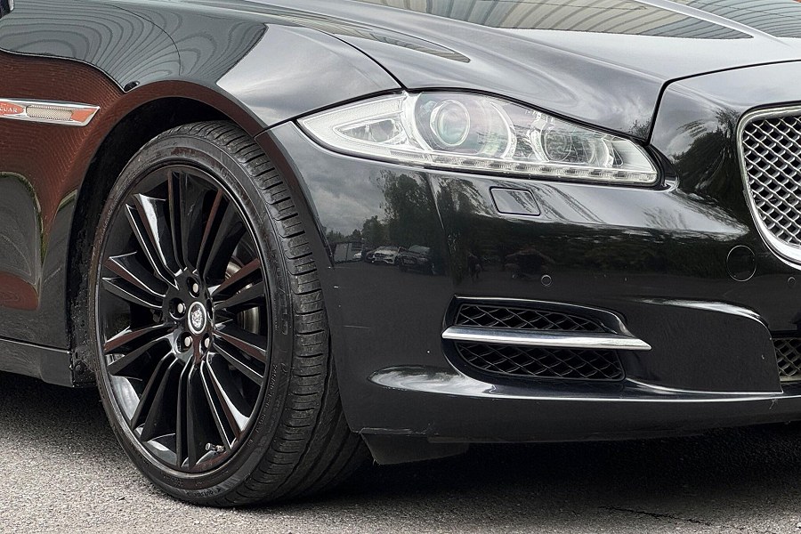 2014 Jaguar XJ photo 11
