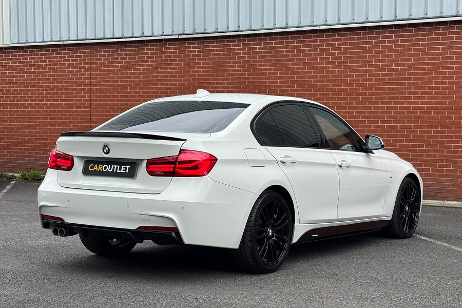 BMW 3 Series photo 2