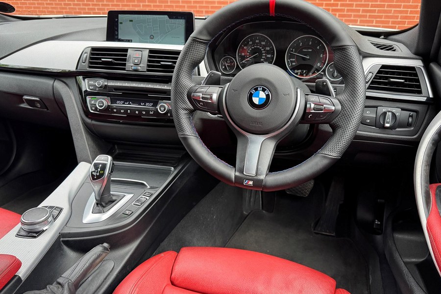 2017 BMW 3 Series photo 3
