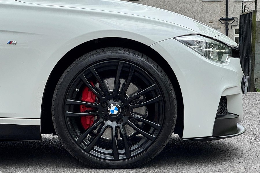 2017 BMW 3 Series photo 12