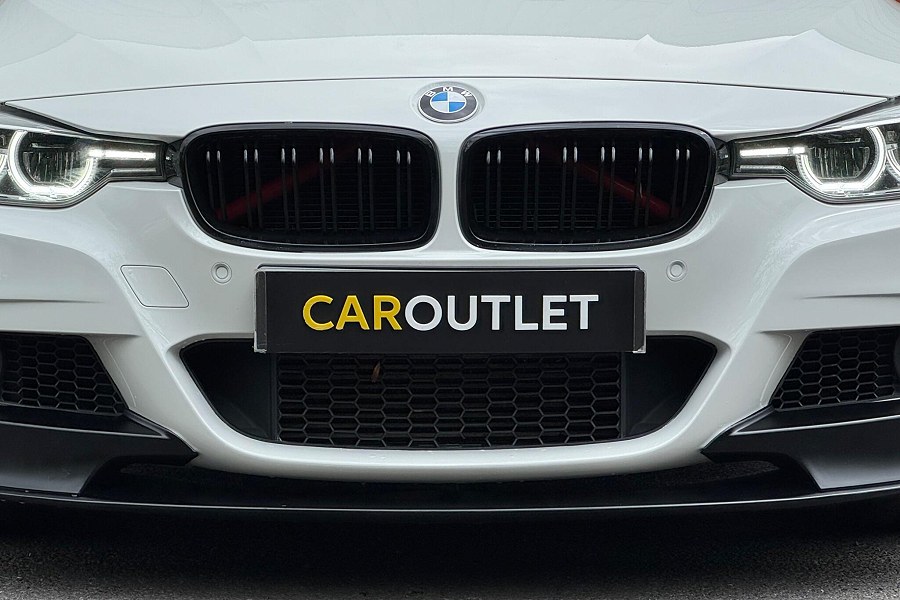 2017 BMW 3 Series photo 8