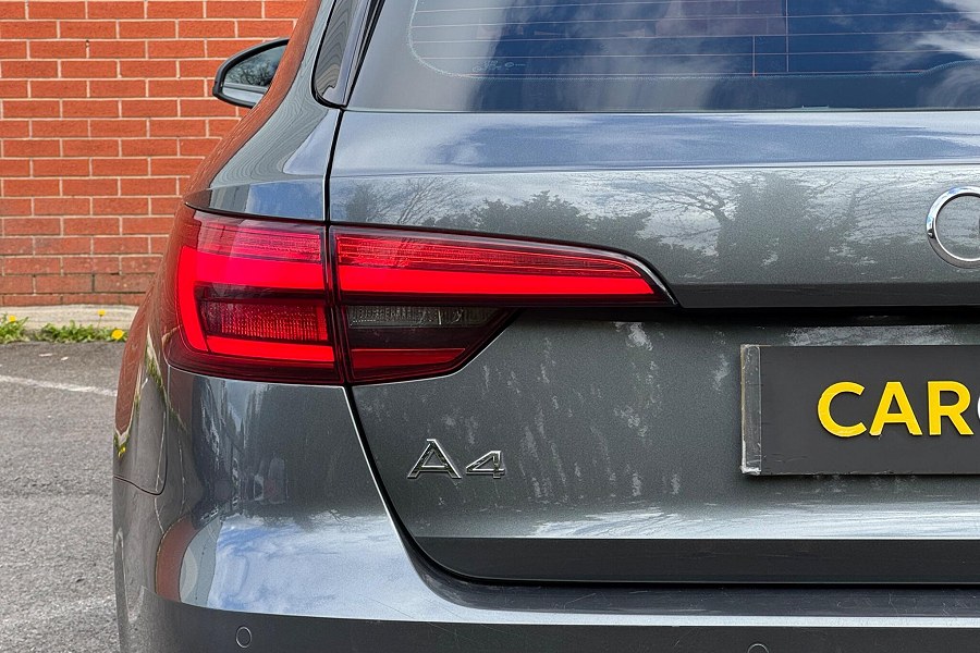 2016 Audi A4 Avant photo 14