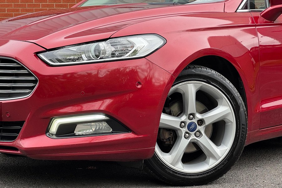 2016 Ford Mondeo photo 12
