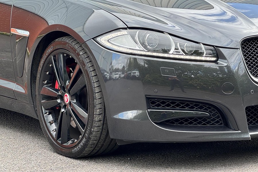 2014 Jaguar XF photo 10