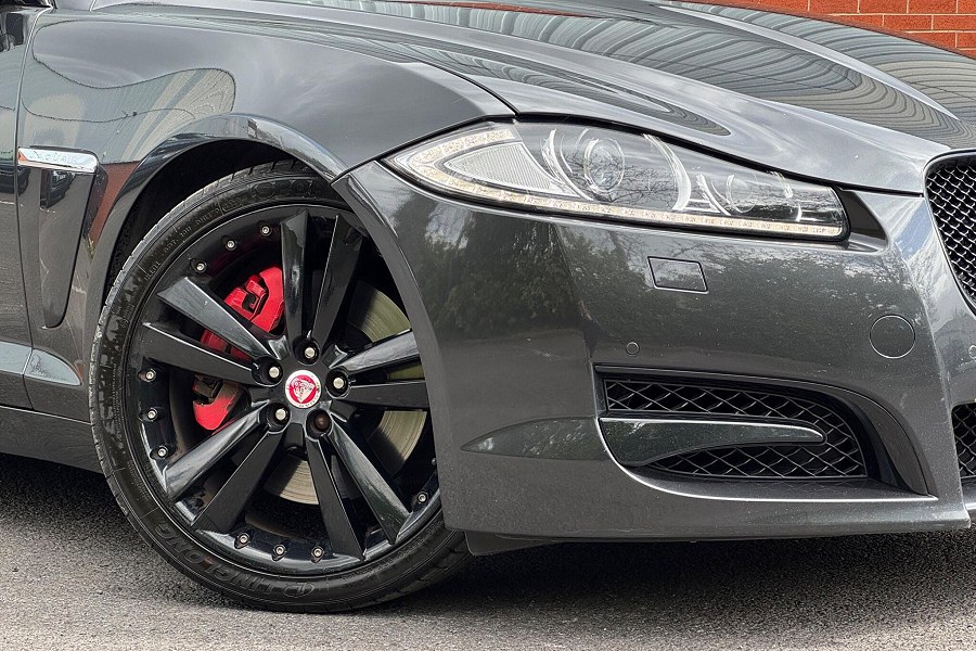 2014 Jaguar XF photo 12