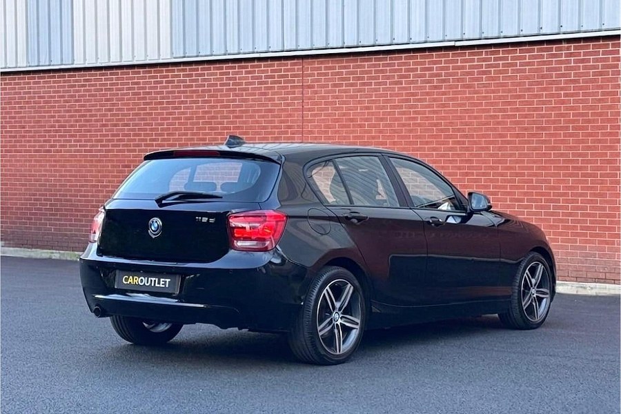BMW 1 Series photo 2