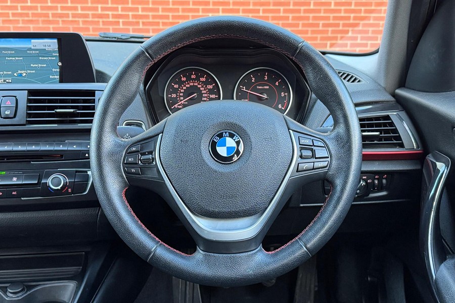 2015 BMW 1 Series photo 12
