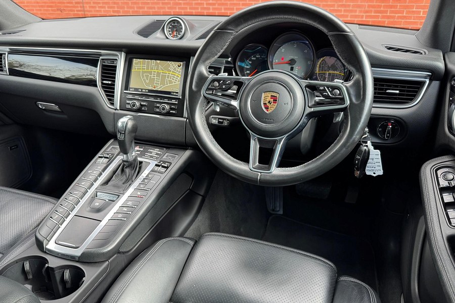 2015 Porsche Macan photo 3