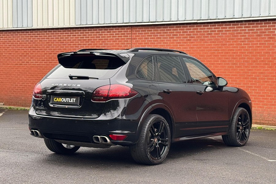 Porsche Cayenne photo 2