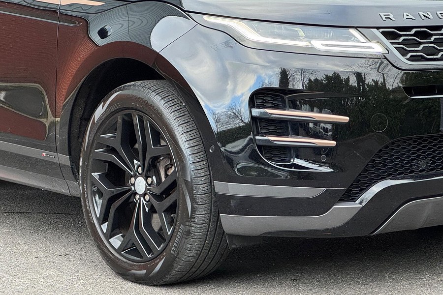 2019 Land Rover Range Rover Evoque photo 9