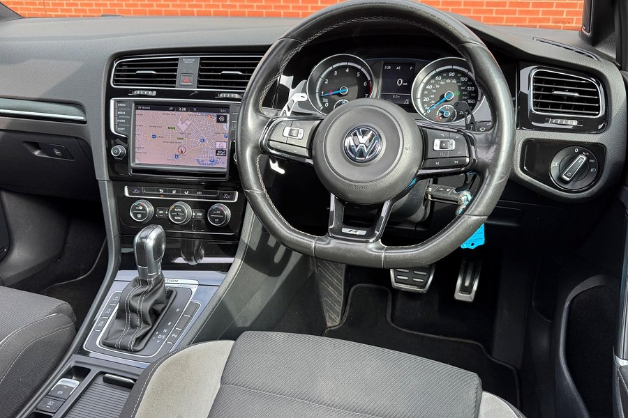 2015 Volkswagen Golf photo 3