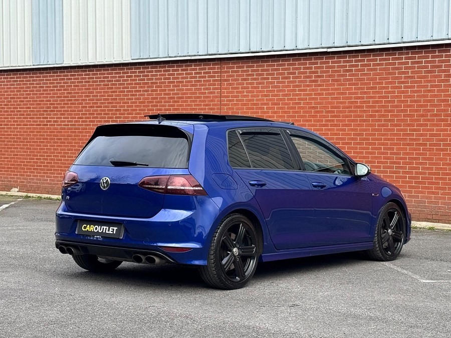 2015 Volkswagen Golf photo 2