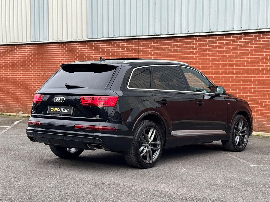Audi Q7 photo 2
