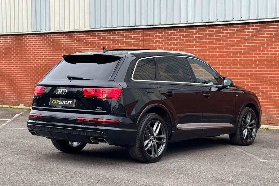 Audi Q7 photo 2