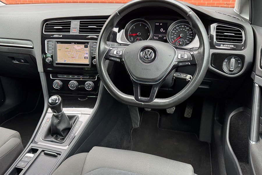 2015 Volkswagen Golf photo 3