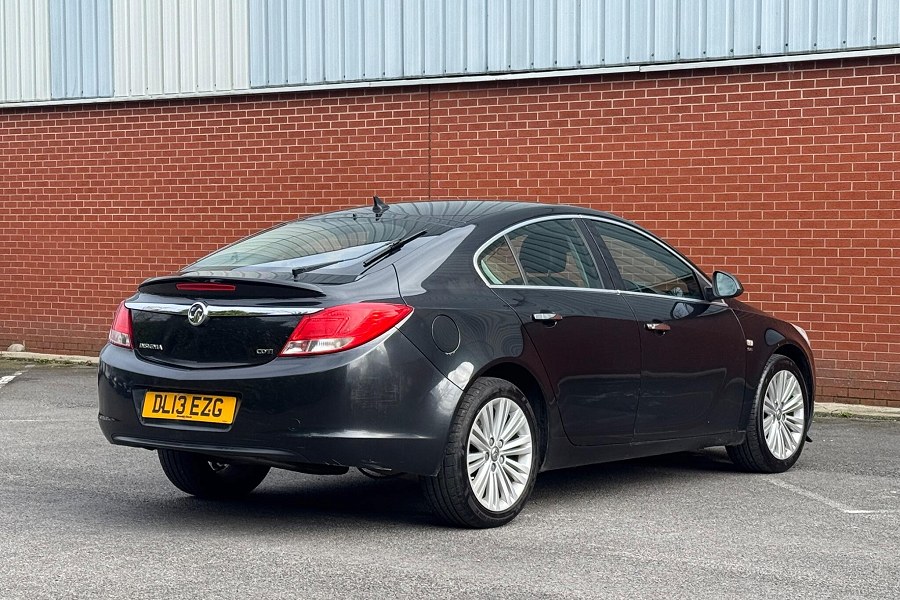 Vauxhall Insignia photo 2