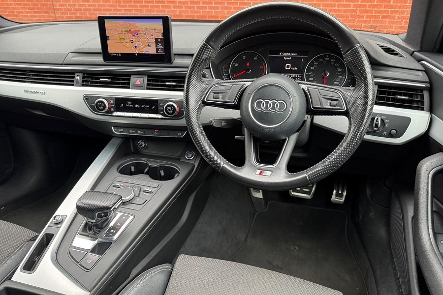 2017 Audi A4 photo 3