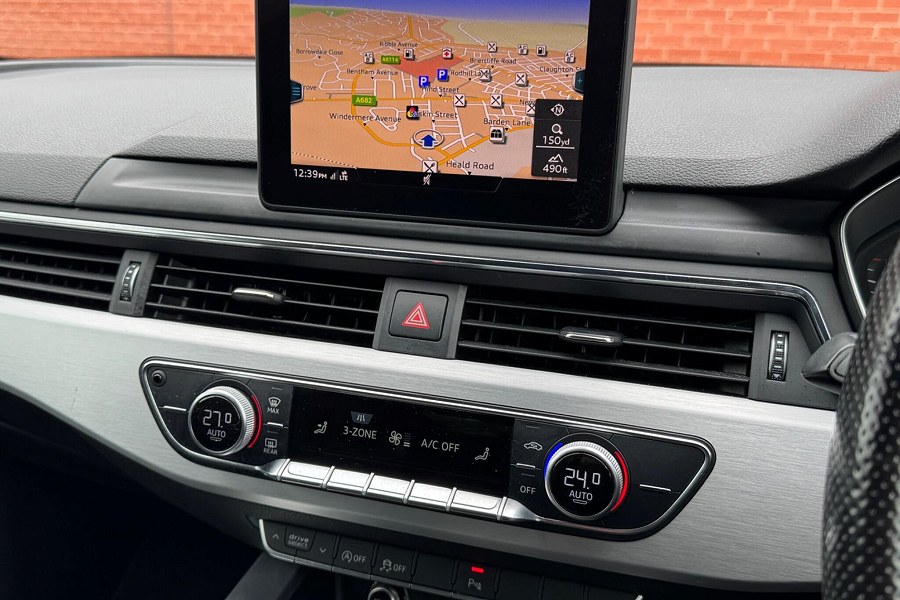 2017 Audi A4 photo 14