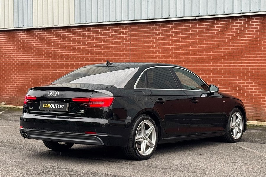 Audi A4 photo 2
