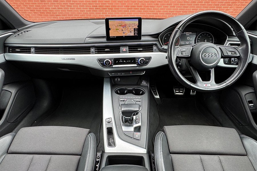 2017 Audi A4 photo 12
