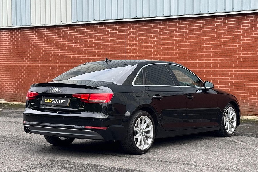 Audi A4 photo 2