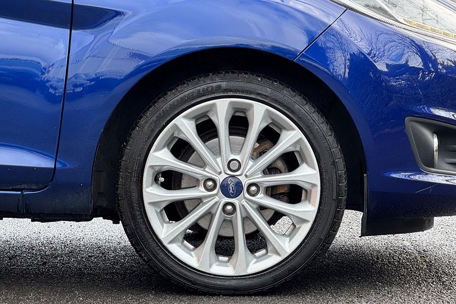 2016 Ford Fiesta photo 10