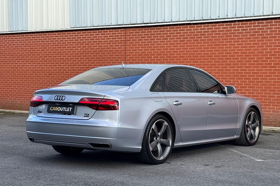 Audi A8 photo 2