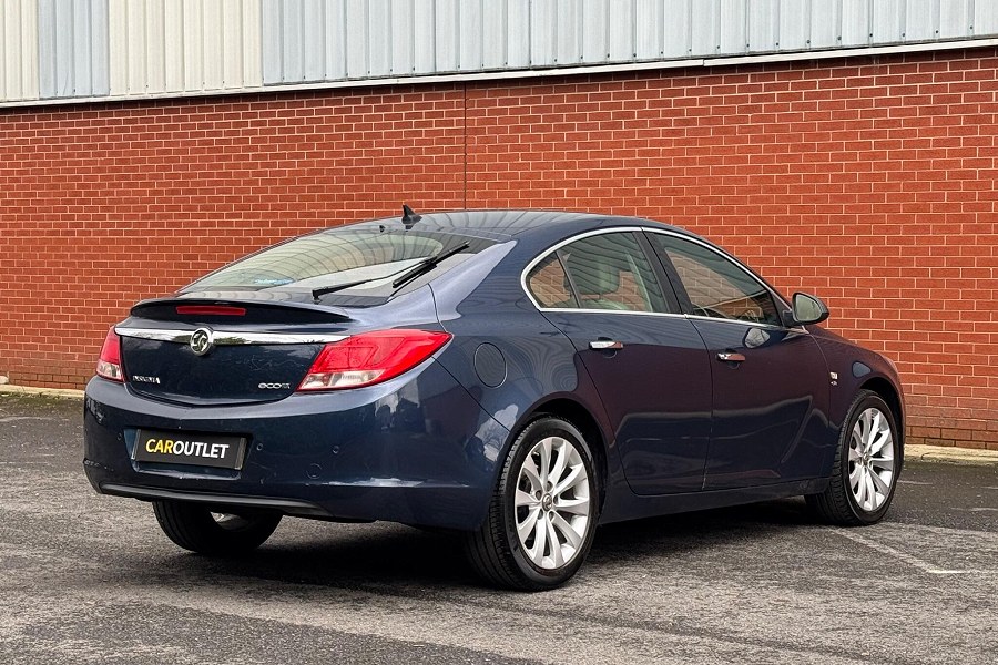 Vauxhall Insignia photo 2