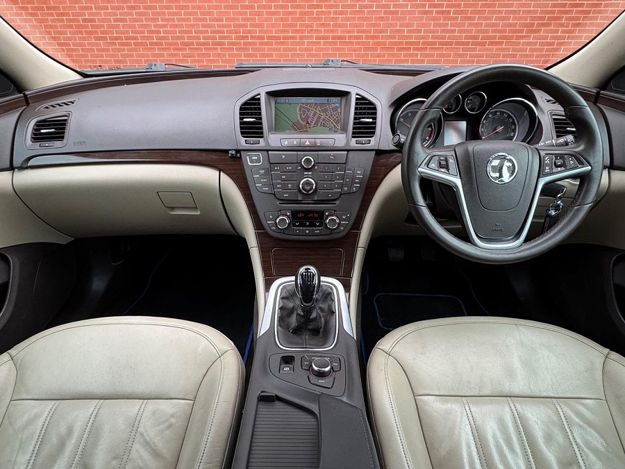 2013 Vauxhall Insignia photo 12