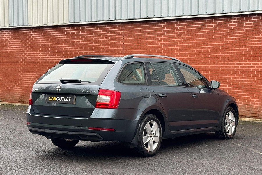 Skoda Octavia photo 2