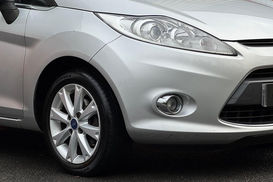 2011 Ford Fiesta photo 9