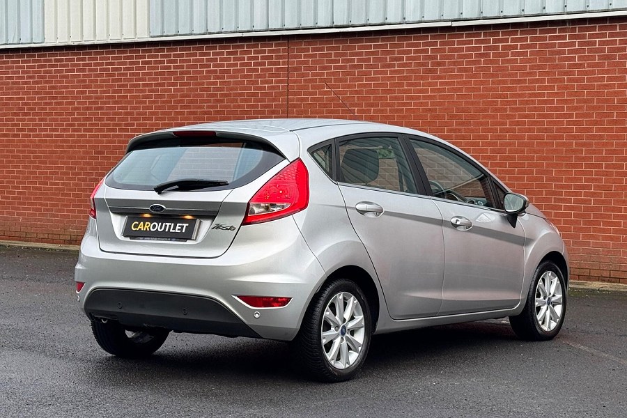 Ford Fiesta photo 2