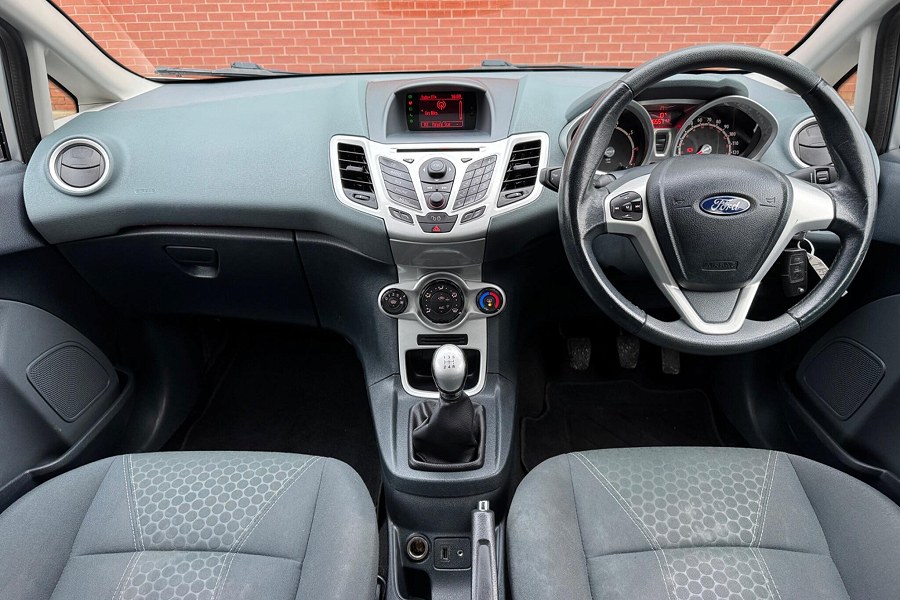 2011 Ford Fiesta photo 14