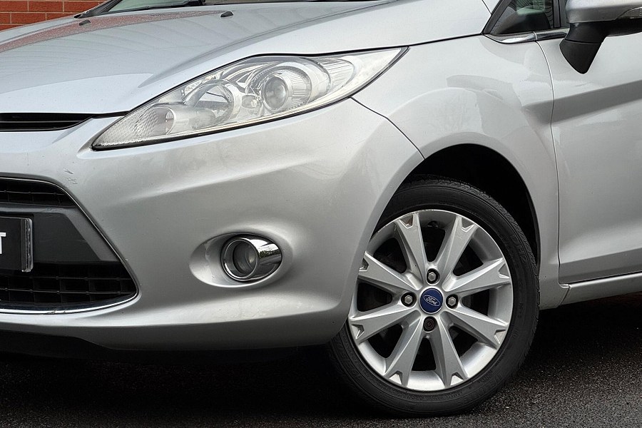 2011 Ford Fiesta photo 8