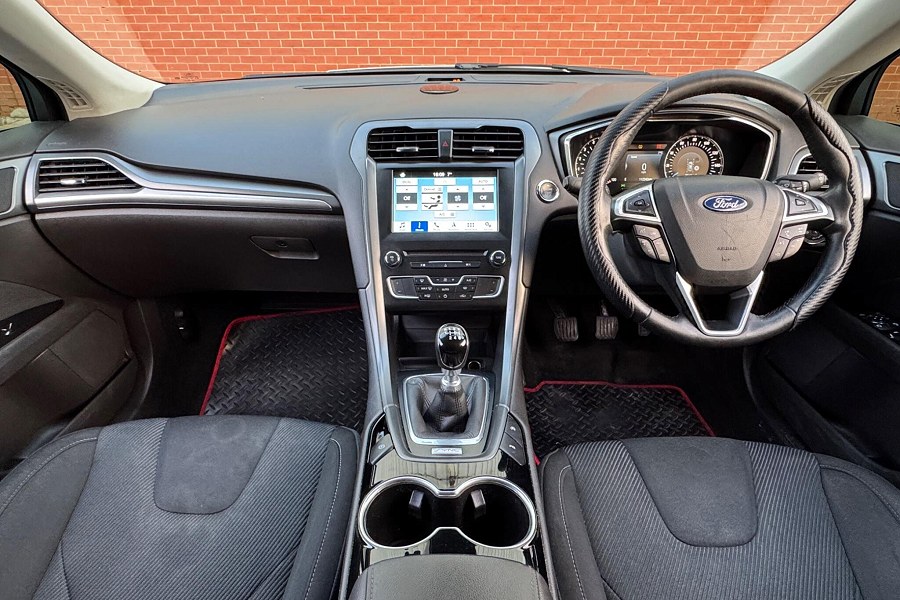 2017 Ford Mondeo photo 14