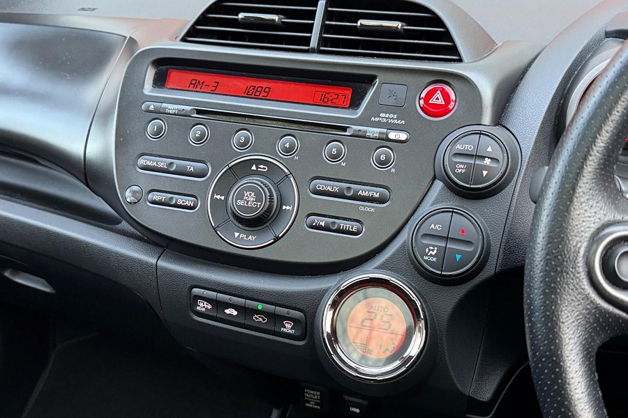 2015 Honda Jazz photo 14