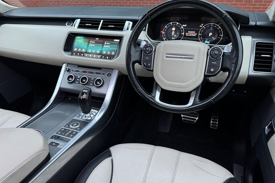 2017 Land Rover Range Rover Sport photo 3