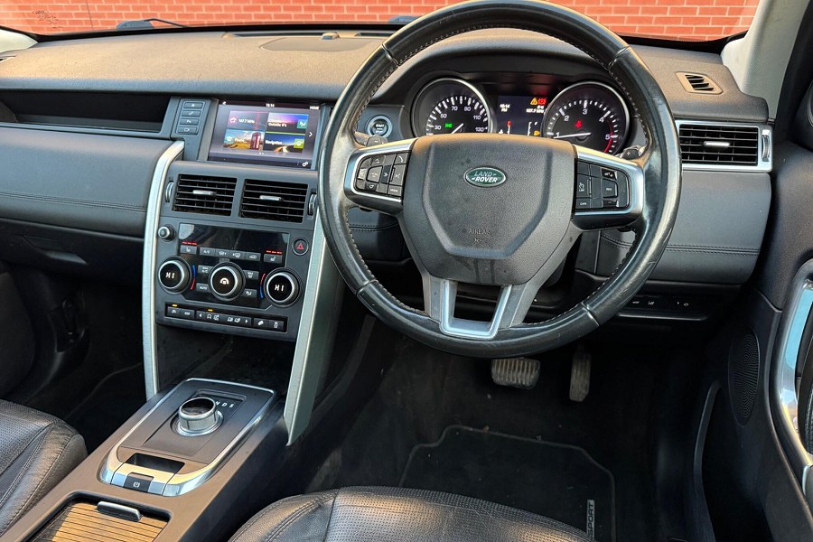 2015 Land Rover Discovery Sport photo 3